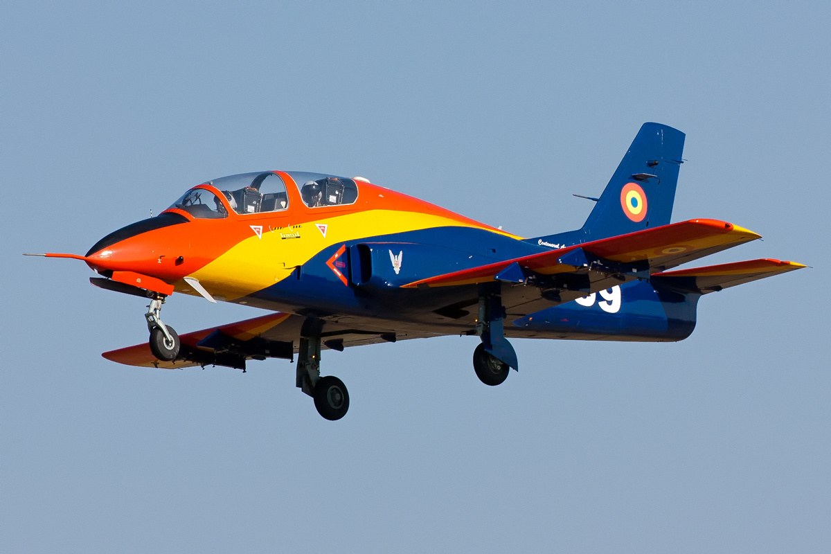 Romanian_Air_Force_IAR-99_Soim_100th_anniversary_of_aviation_colours.jpg