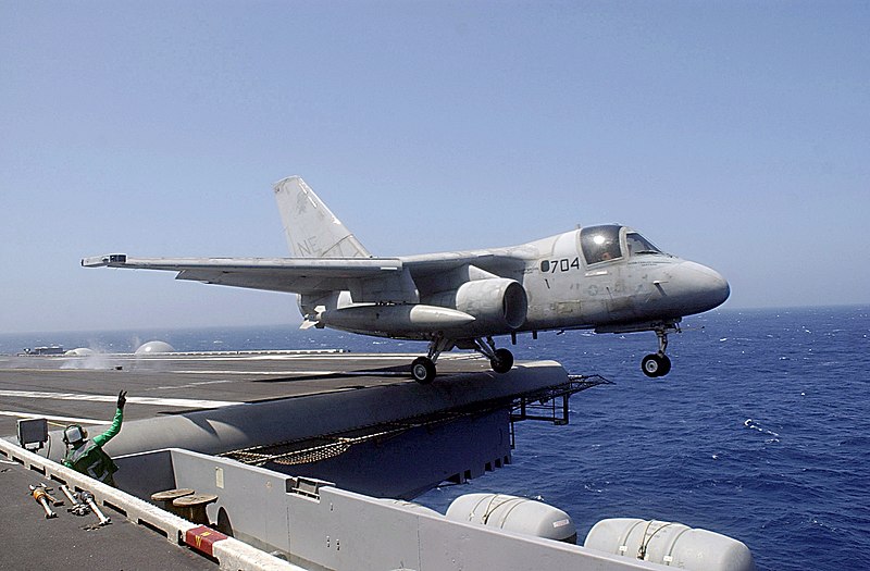 800px-US_Navy_030601-N-9712C-003_An_S-3_Viking_is_the_last_aircraft_in_history_to_launch_from_the_flight_deck_of_USS_Constellation_%28CV_64%29.jpg